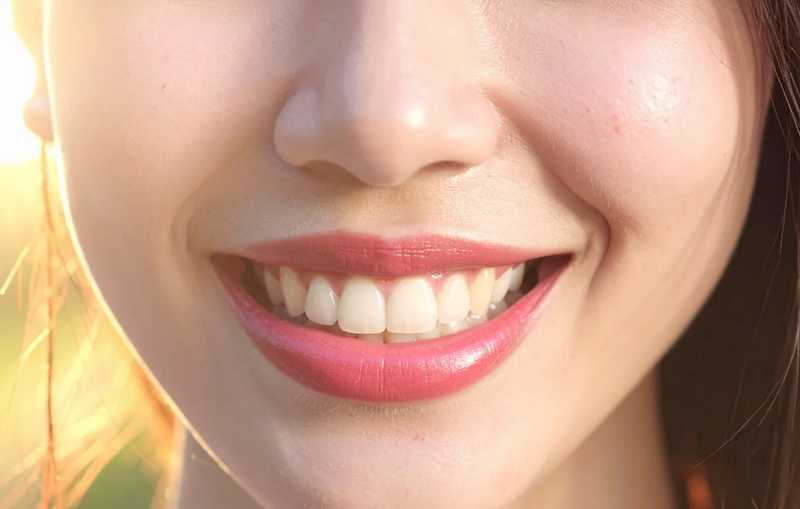 Lasersko oblikovanje dlesni